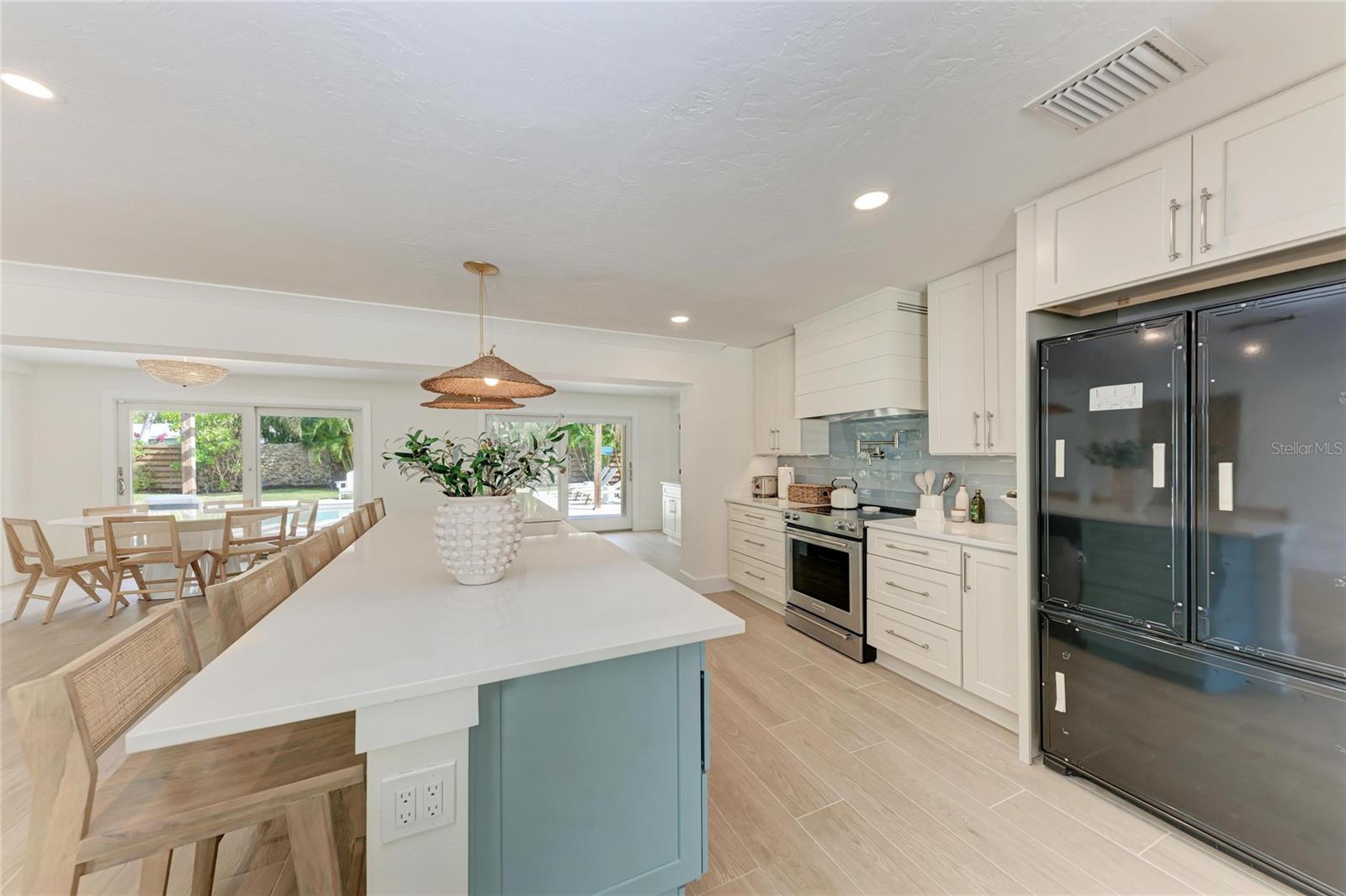 Image 11 of 53 For 431 Island Circle