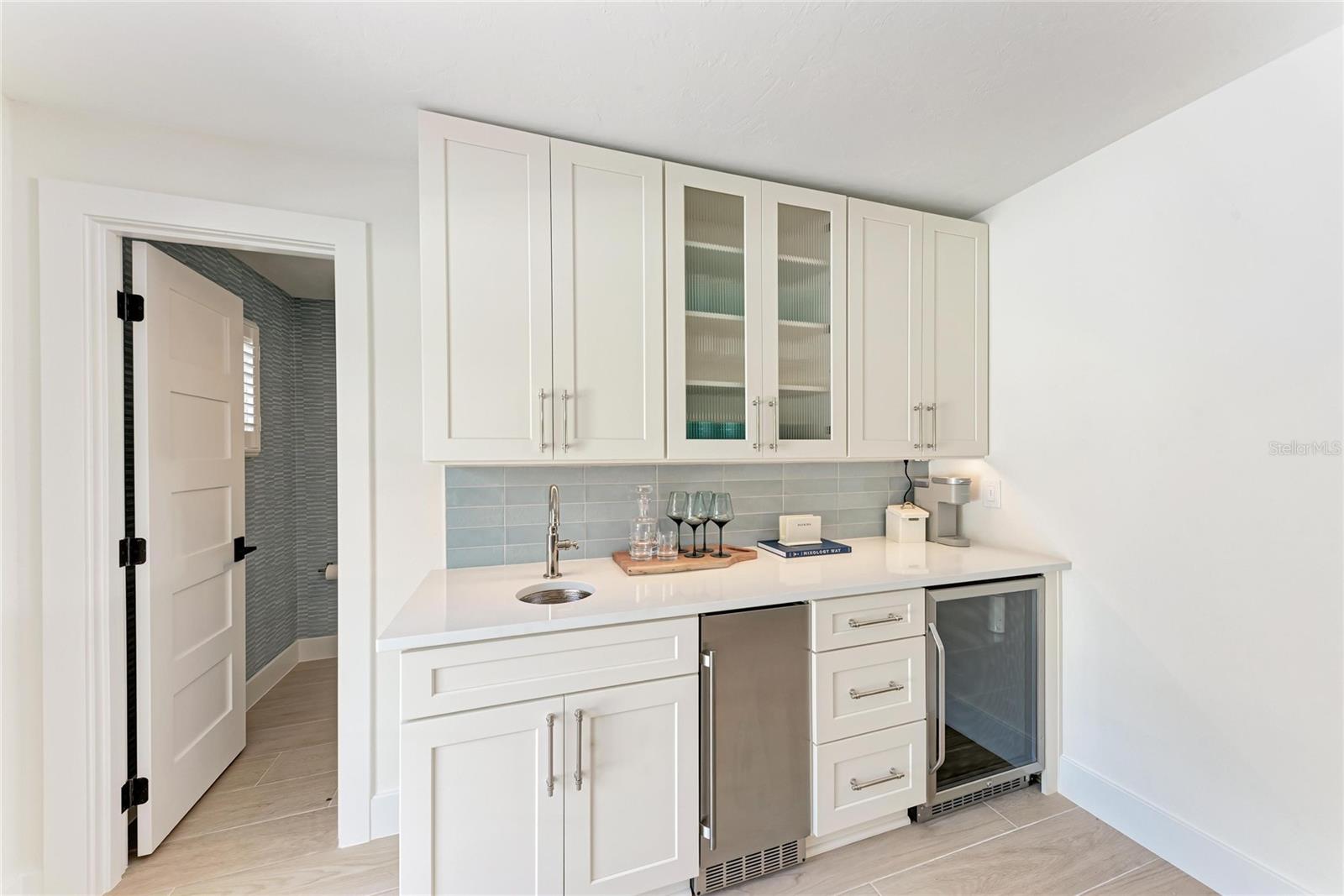 Image 14 of 53 For 431 Island Circle