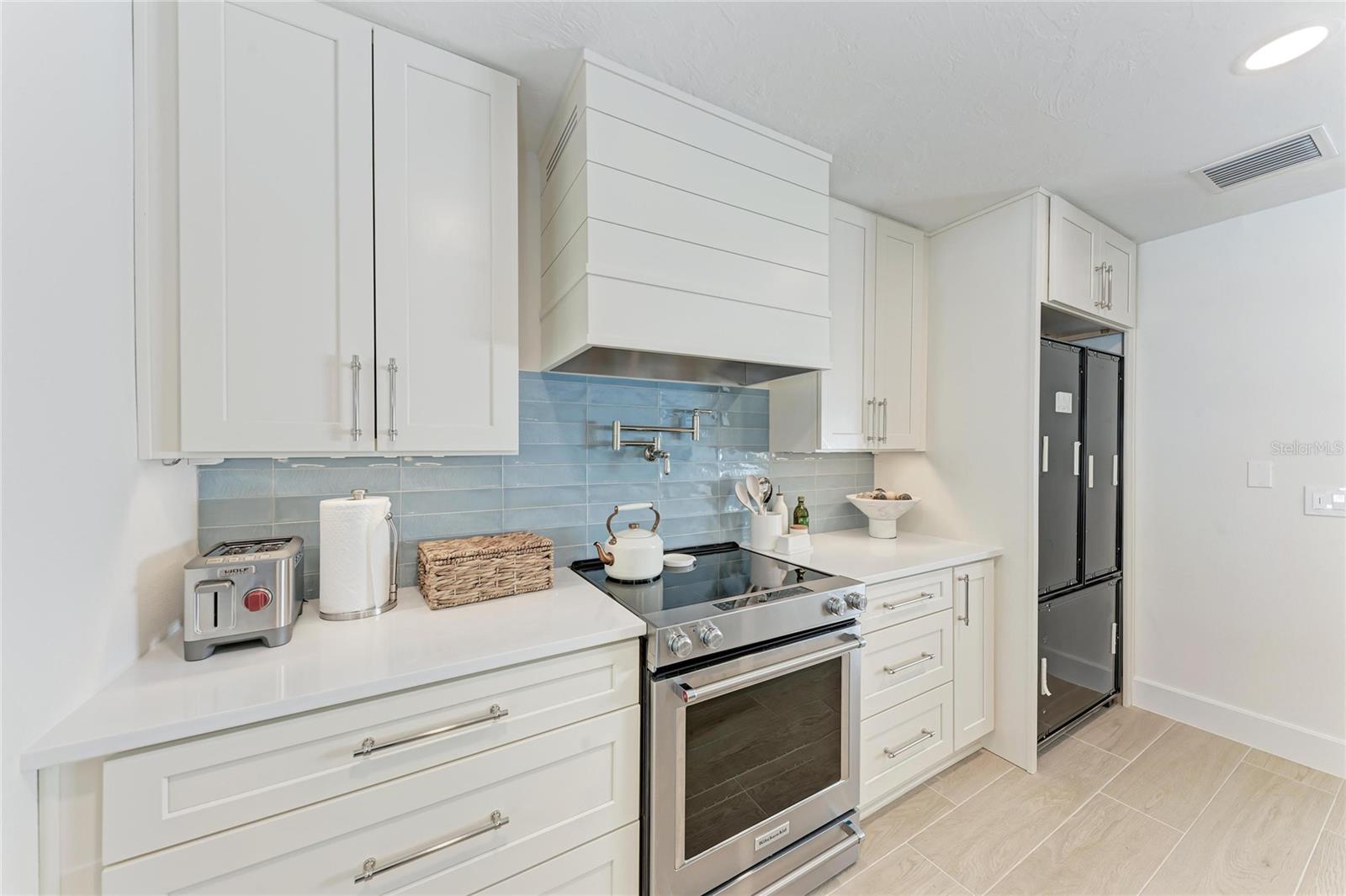 Image 16 of 53 For 431 Island Circle