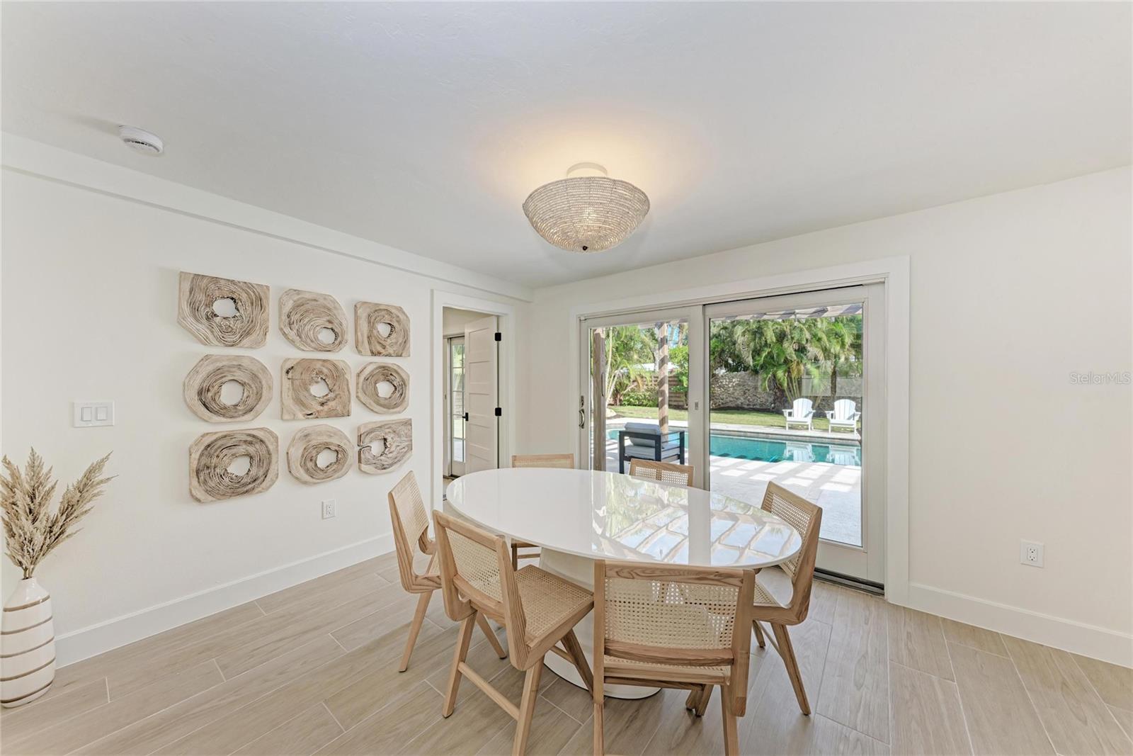 Image 18 of 53 For 431 Island Circle
