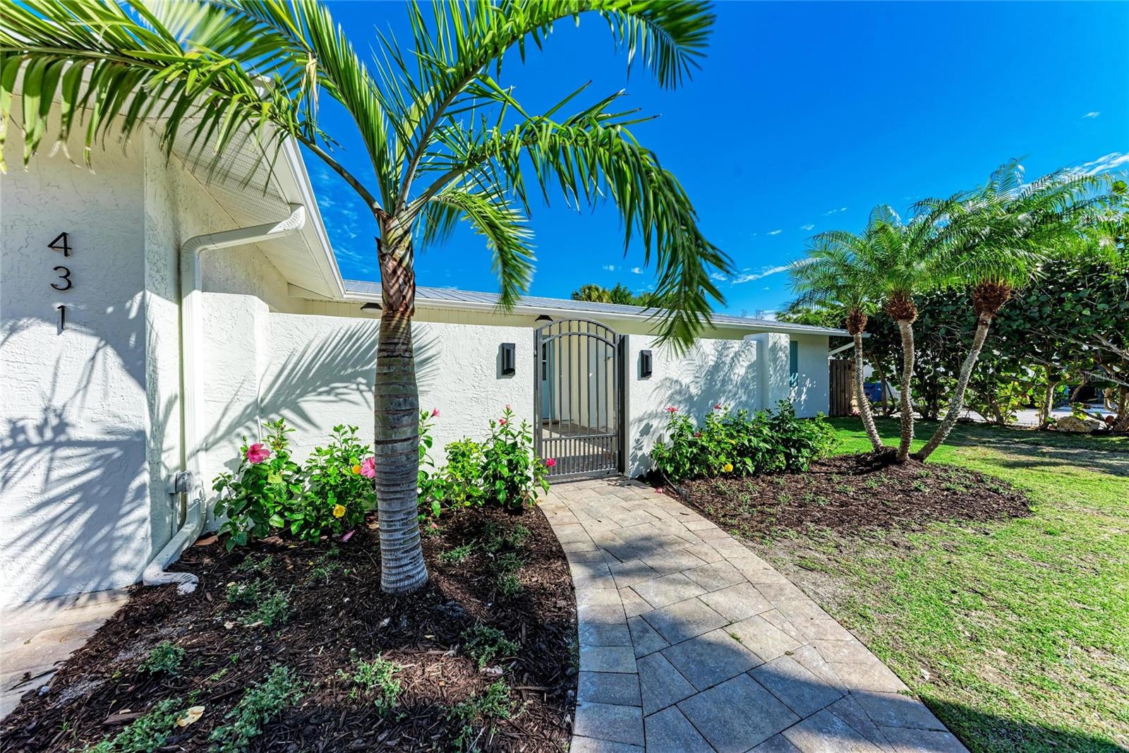 Image 4 of 53 For 431 Island Circle