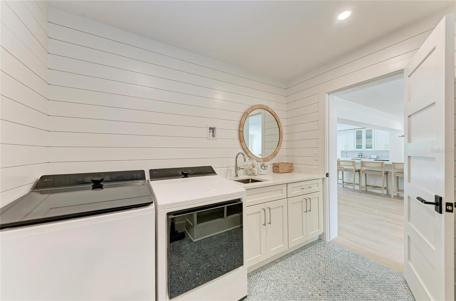 Image 40 of 53 For 431 Island Circle