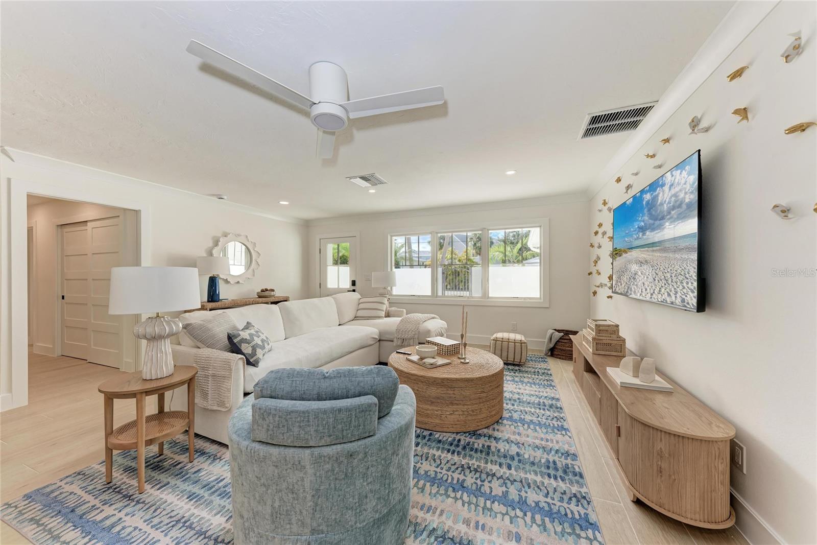 Image 9 of 53 For 431 Island Circle