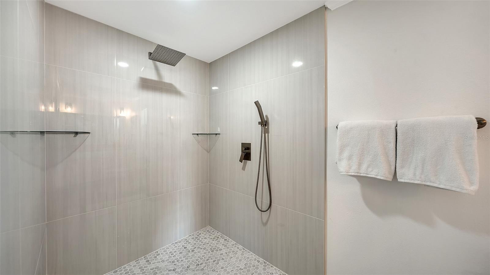 Image 35 of 82 For 925 Spanish Drive N