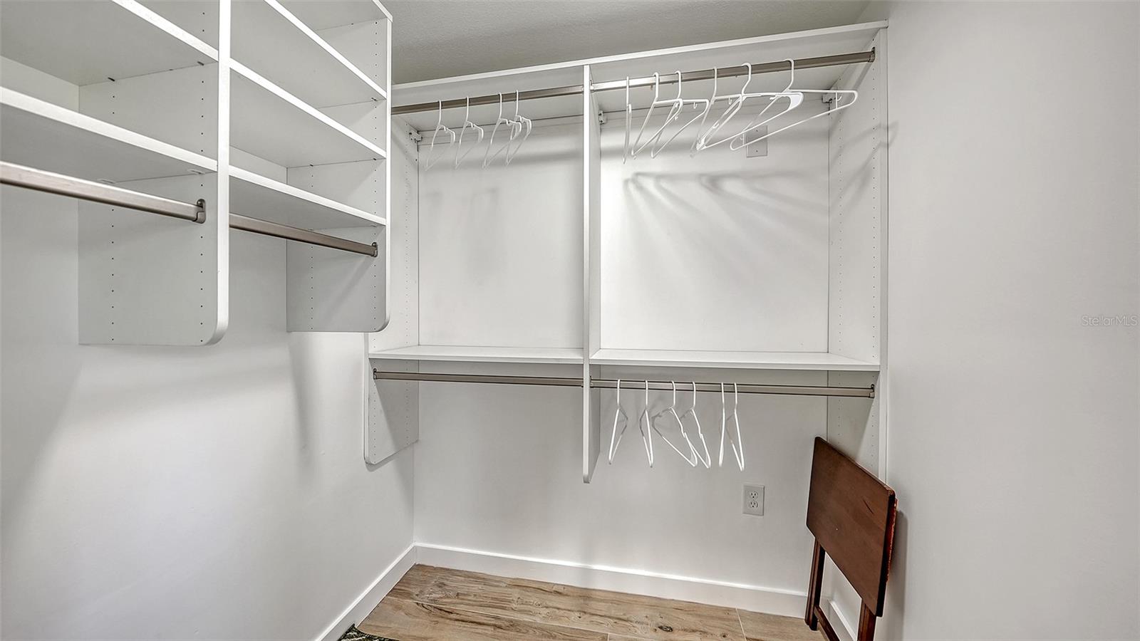 Image 37 of 82 For 925 Spanish Drive N