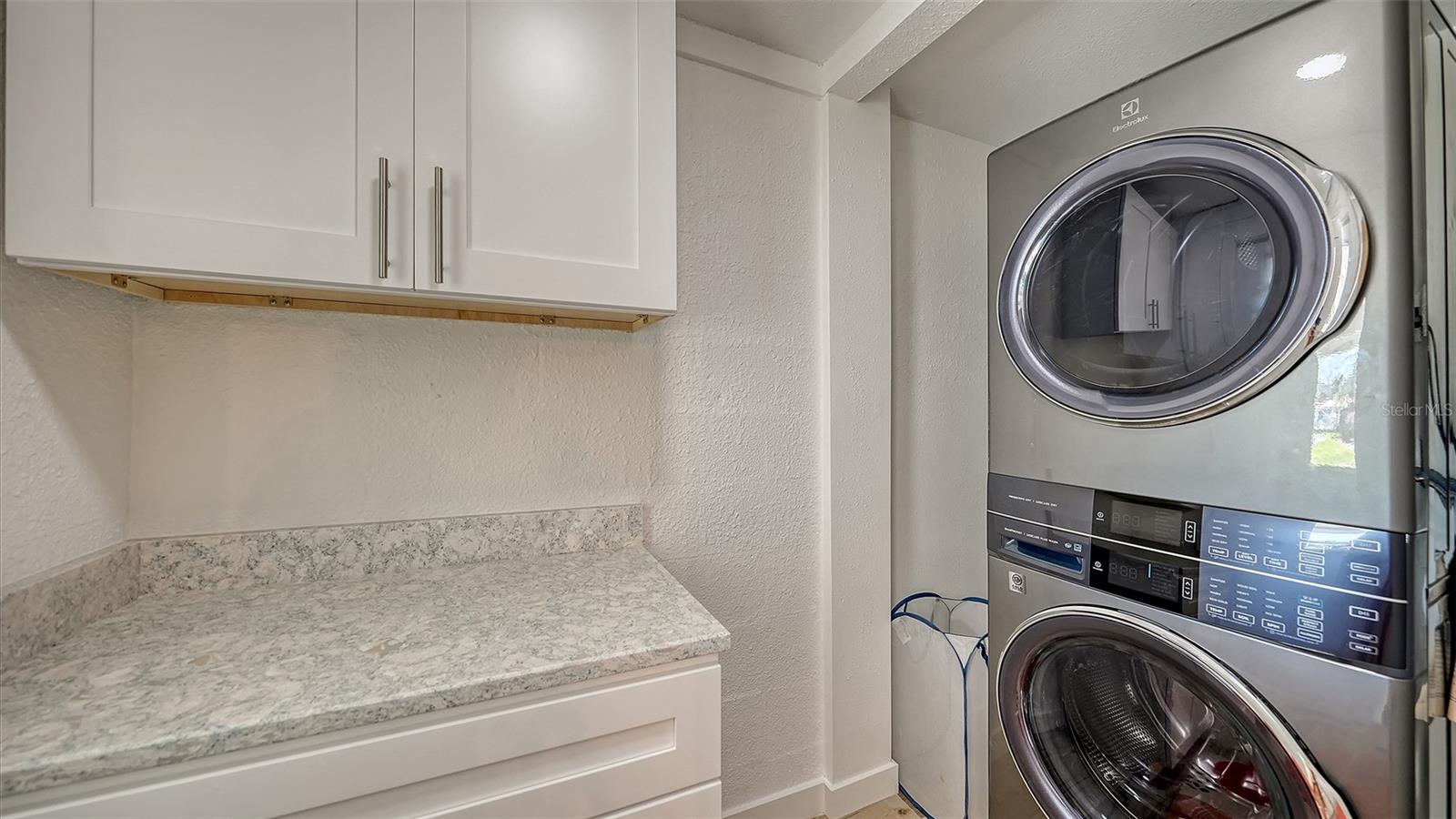 Image 43 of 82 For 925 Spanish Drive N