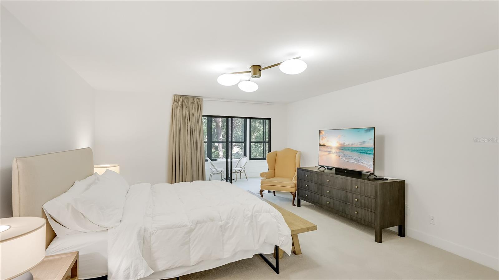 Image 14 of 23 For 303 Springdale Drive 303