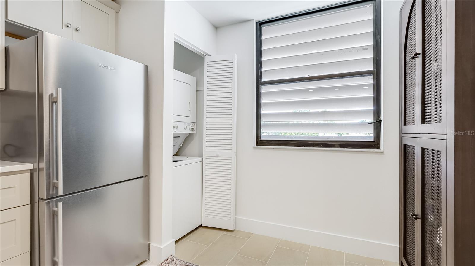 Image 5 of 23 For 303 Springdale Drive 303