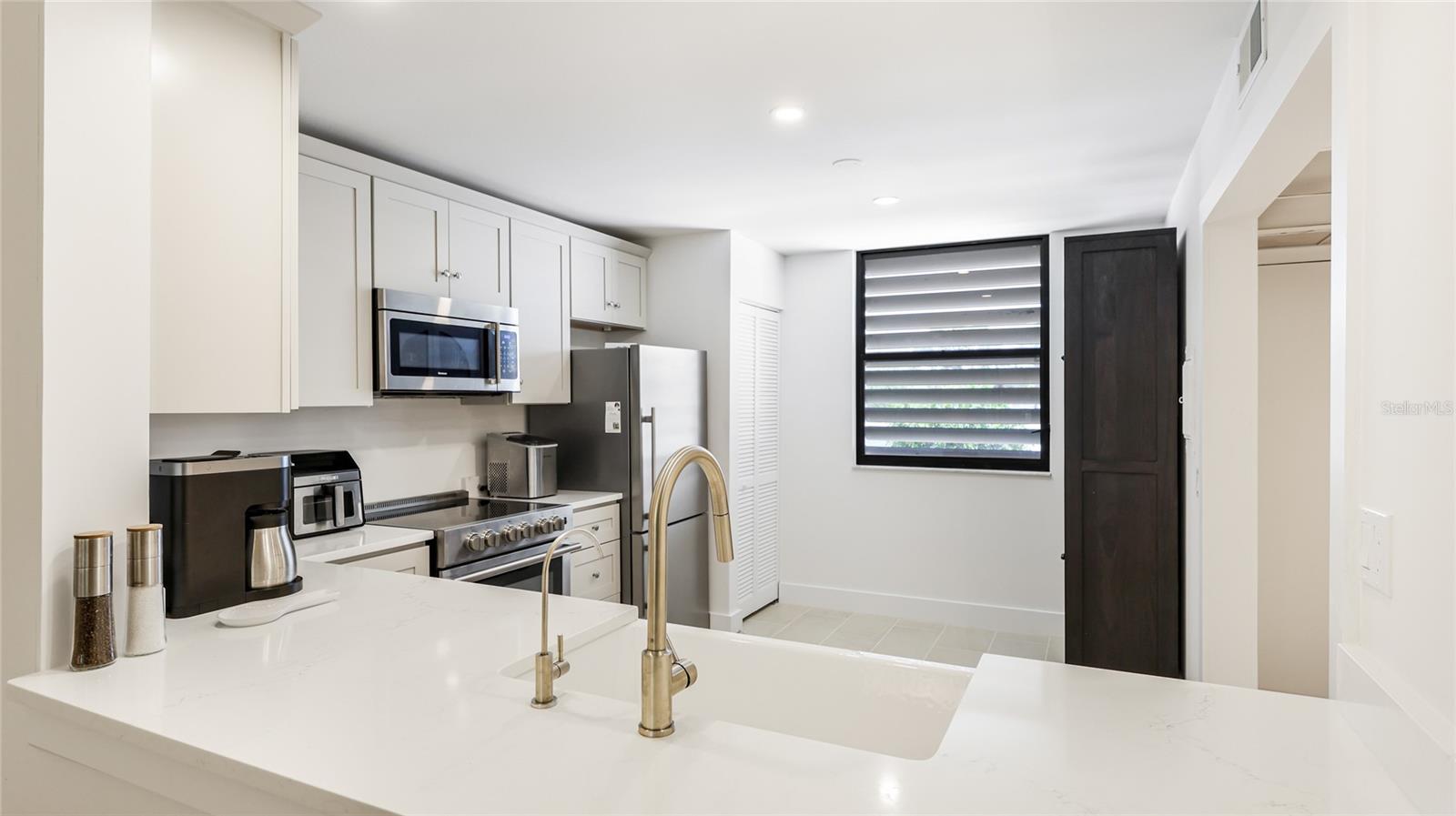 Image 6 of 23 For 303 Springdale Drive 303