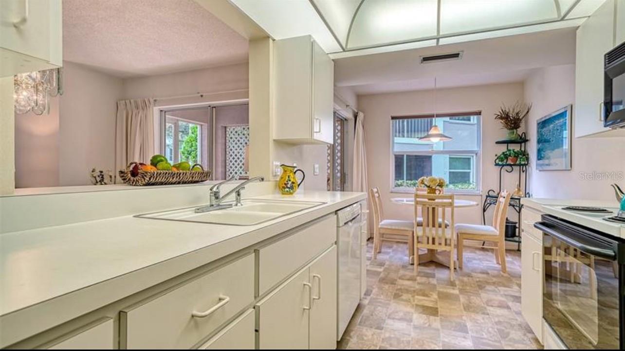 Image 9 of 33 For 5655 Sheffield Greene Circle 61