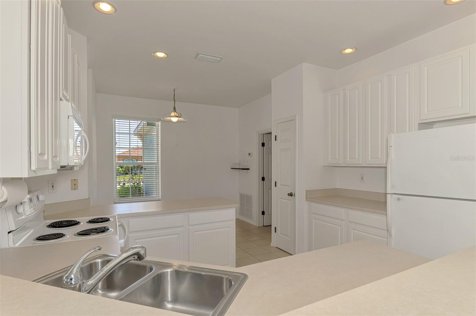 Image 18 of 49 For 4016 Landor Court