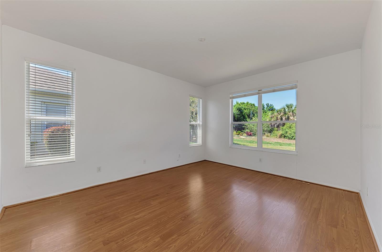 Image 31 of 49 For 4016 Landor Court