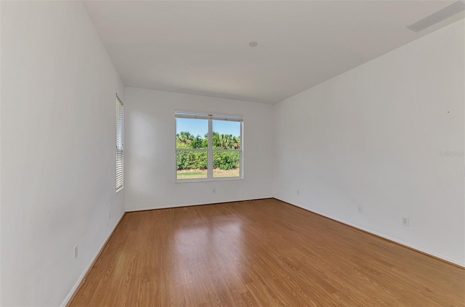 Image 32 of 49 For 4016 Landor Court