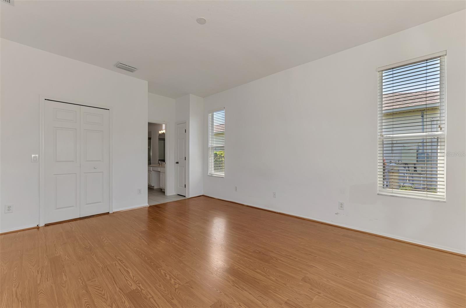 Image 33 of 49 For 4016 Landor Court