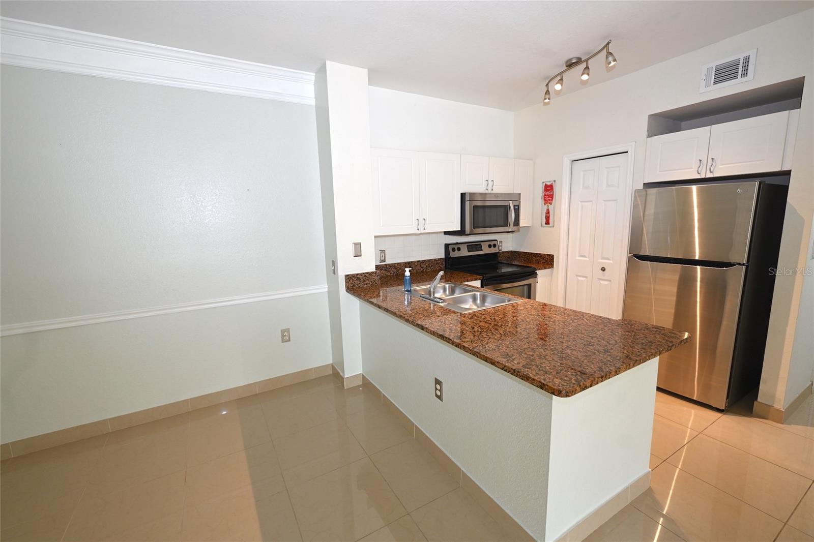 Image 6 of 35 For 5110 Northridge Road 202
