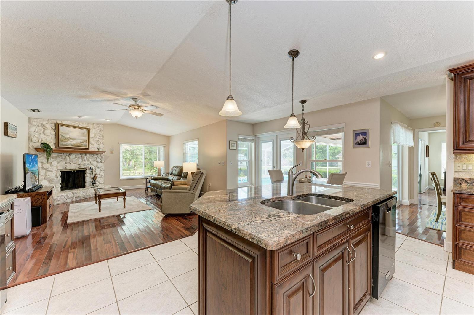 Image 11 of 37 For 6109 26th Avenue E