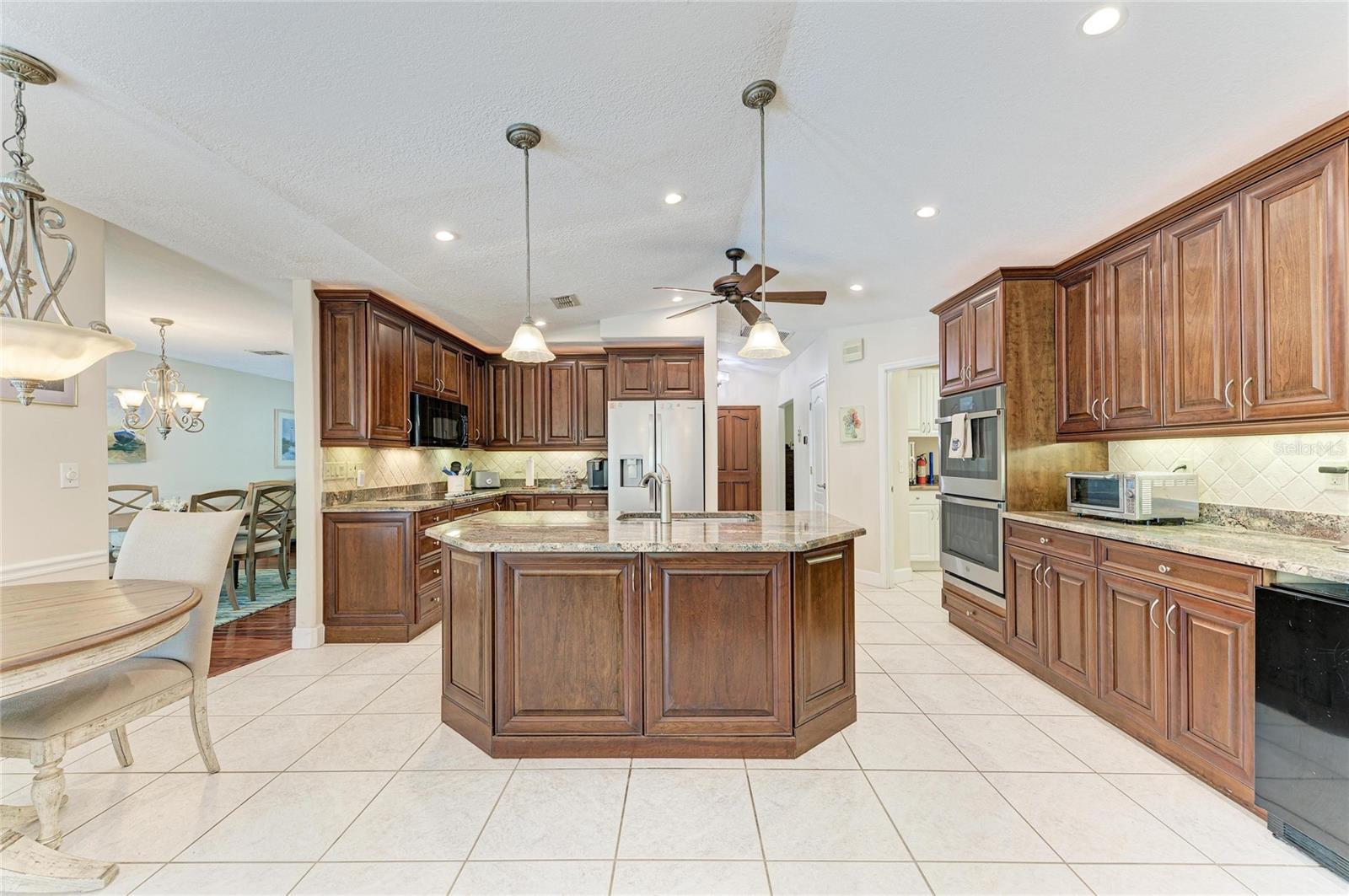 Image 9 of 37 For 6109 26th Avenue E