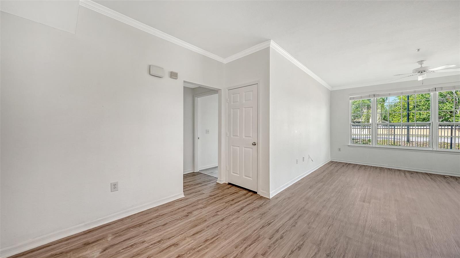 Image 11 of 45 For 5501 Rosehill Road 105