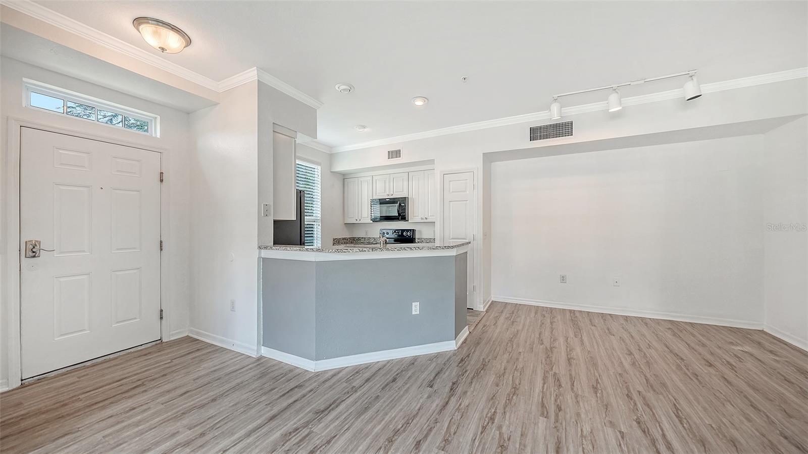 Image 12 of 45 For 5501 Rosehill Road 105