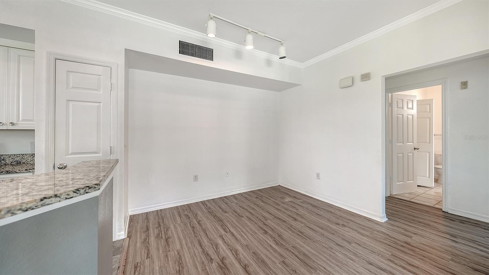 Image 13 of 45 For 5501 Rosehill Road 105