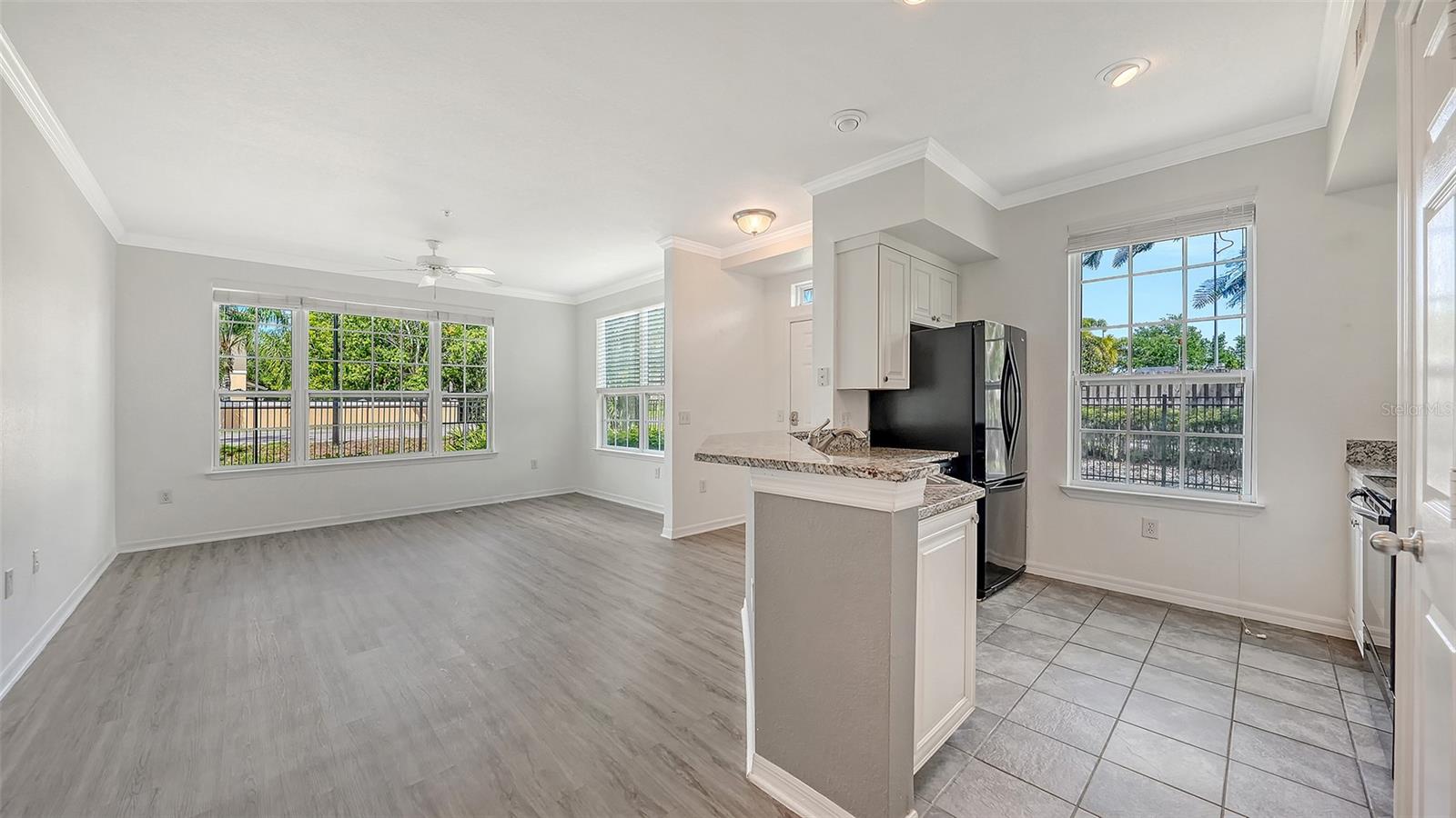 Image 14 of 45 For 5501 Rosehill Road 105