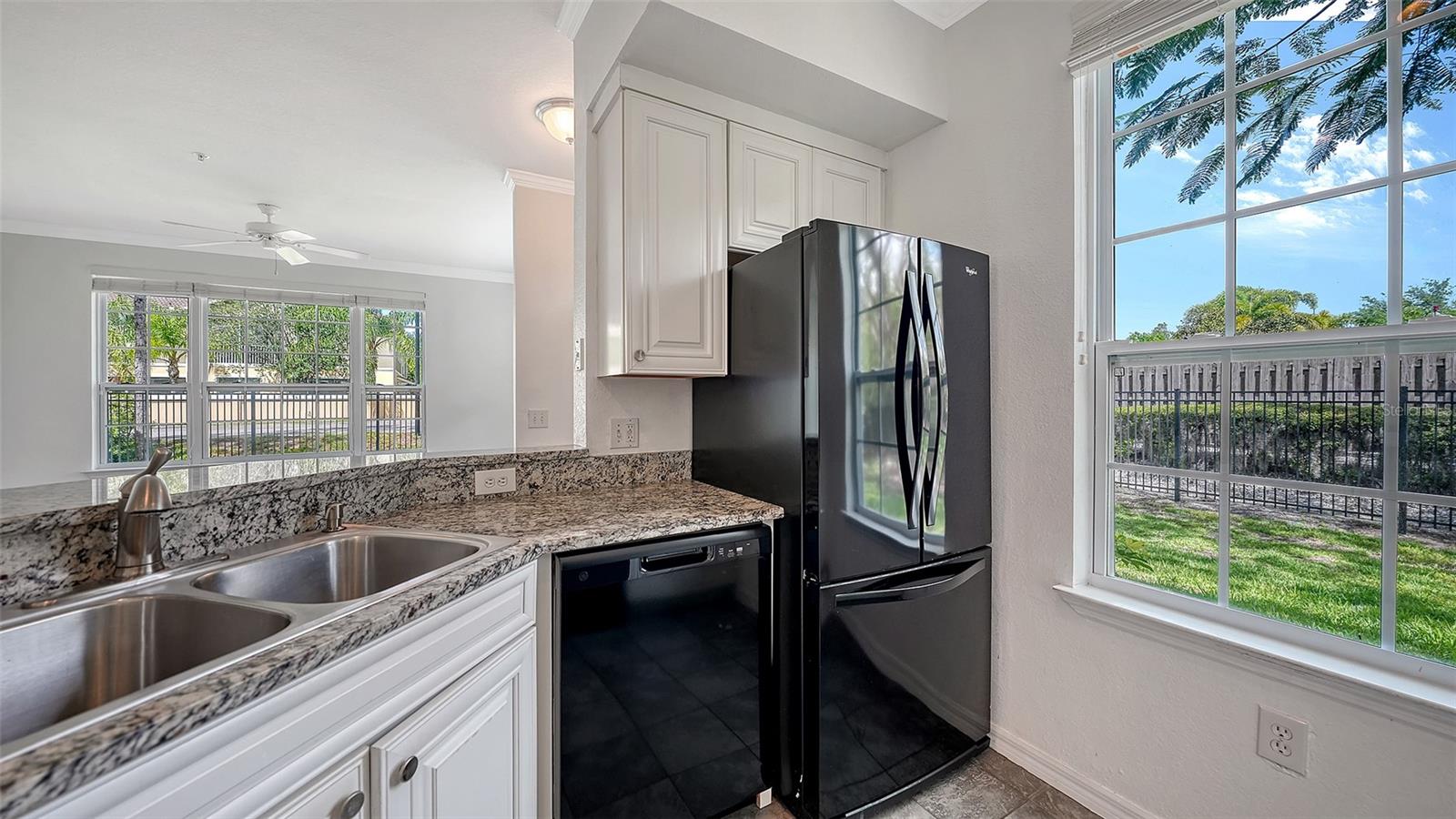 Image 18 of 45 For 5501 Rosehill Road 105