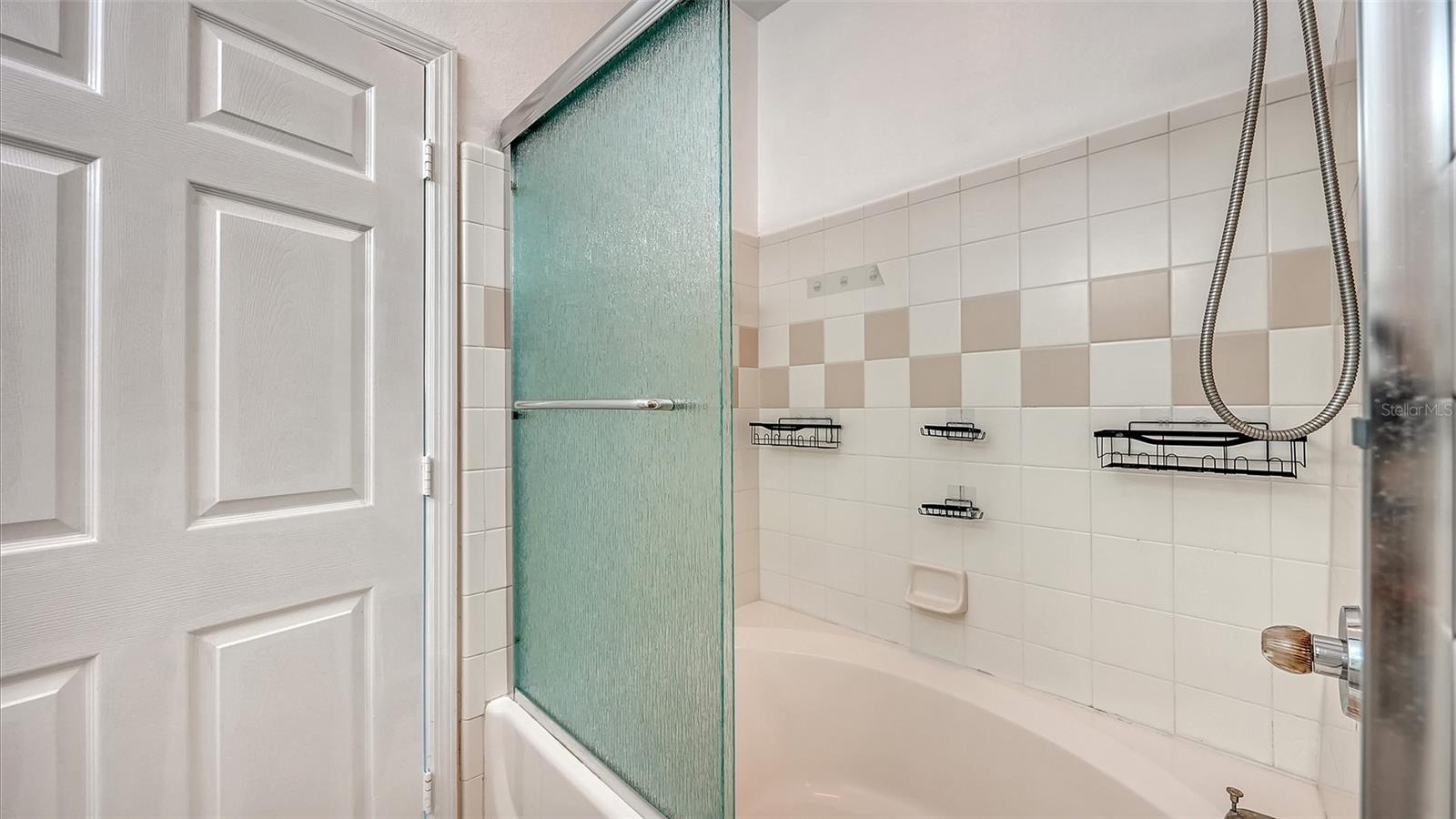 Image 24 of 45 For 5501 Rosehill Road 105