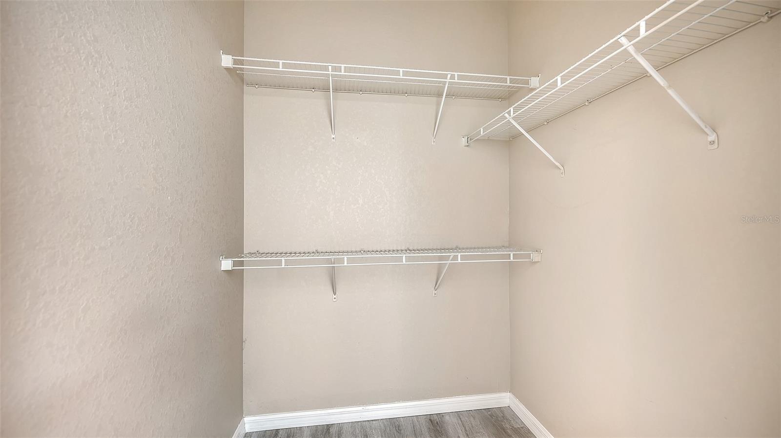 Image 25 of 45 For 5501 Rosehill Road 105