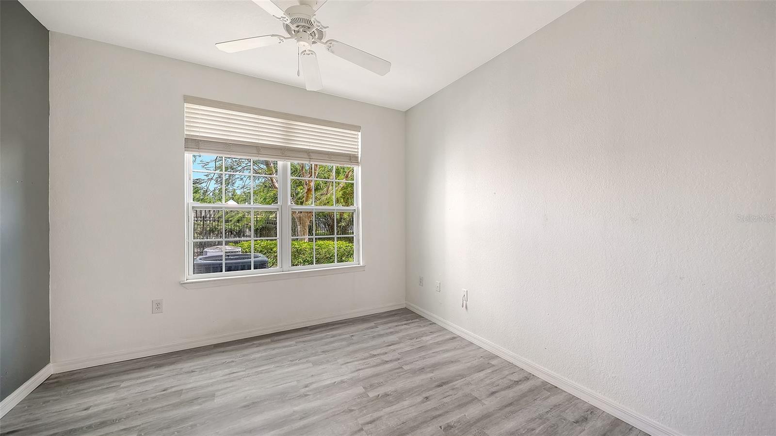 Image 27 of 45 For 5501 Rosehill Road 105