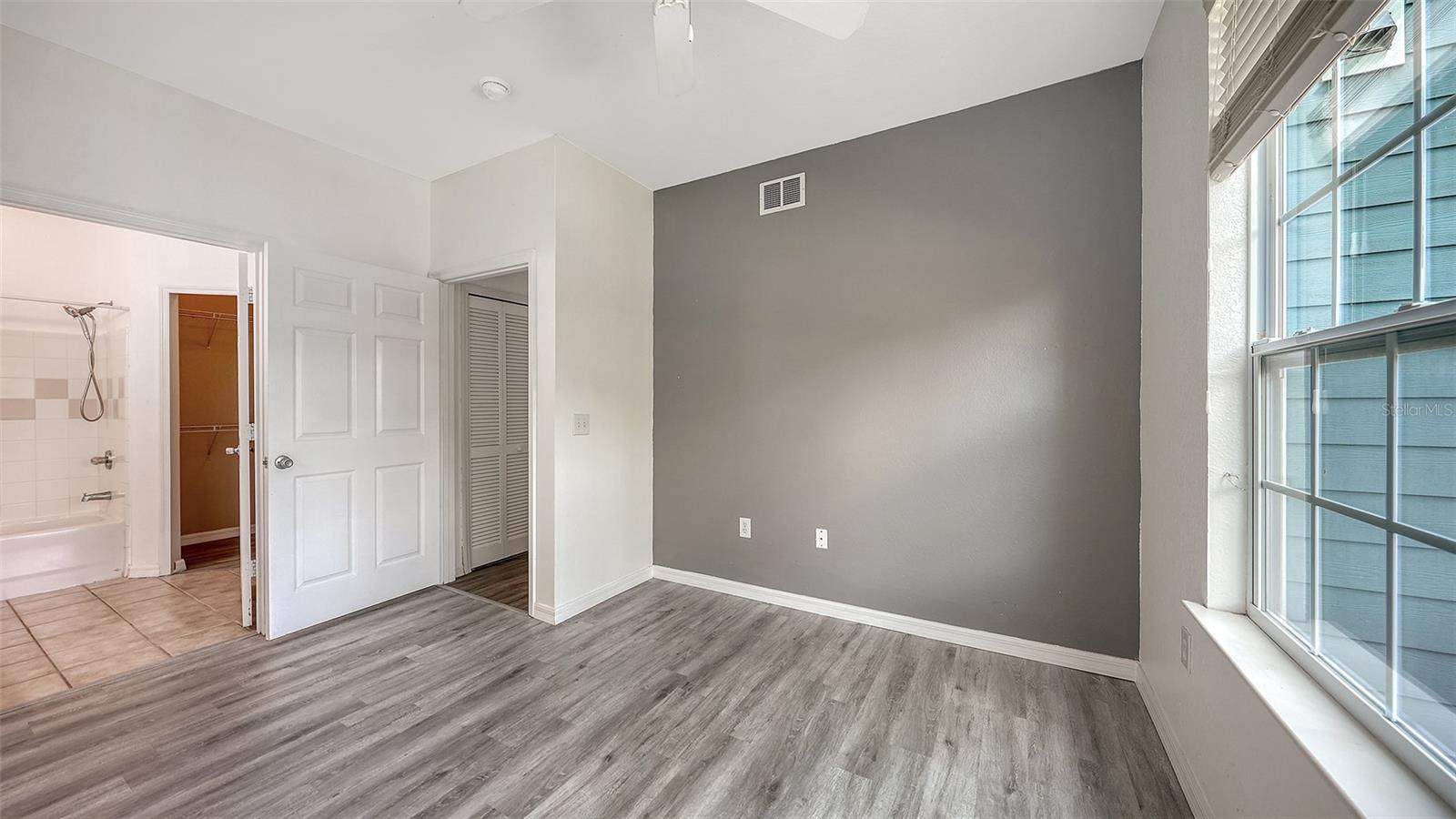 Image 29 of 45 For 5501 Rosehill Road 105