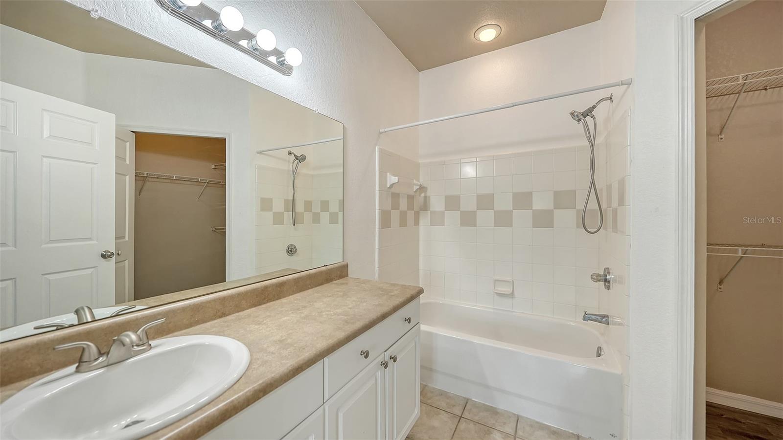 Image 31 of 45 For 5501 Rosehill Road 105