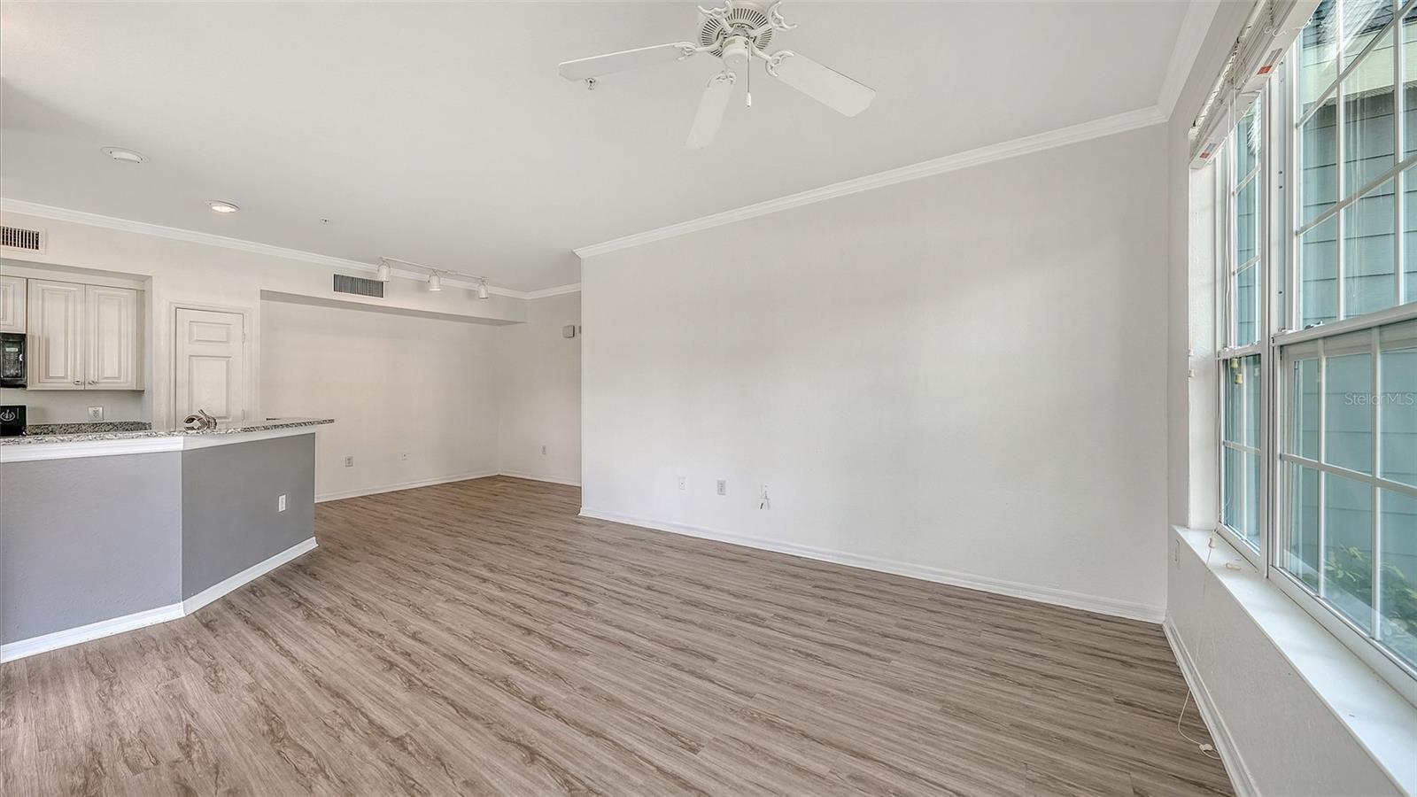 Image 6 of 45 For 5501 Rosehill Road 105