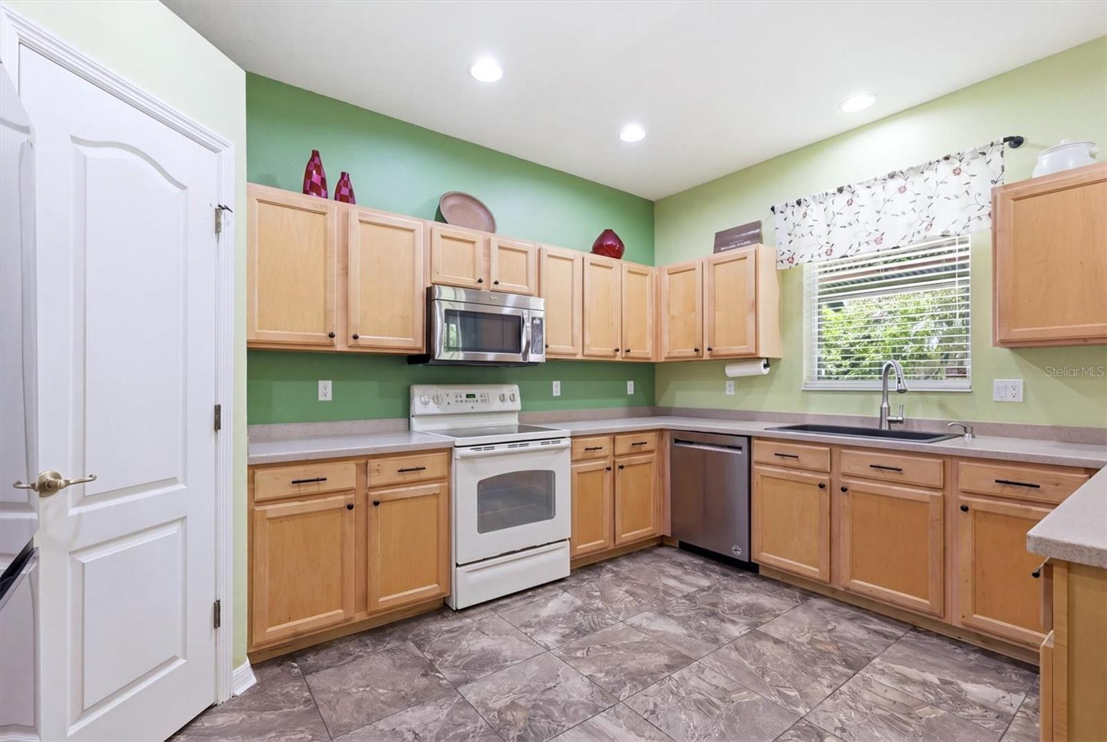 Image 11 of 48 For 5814 French Creek Court