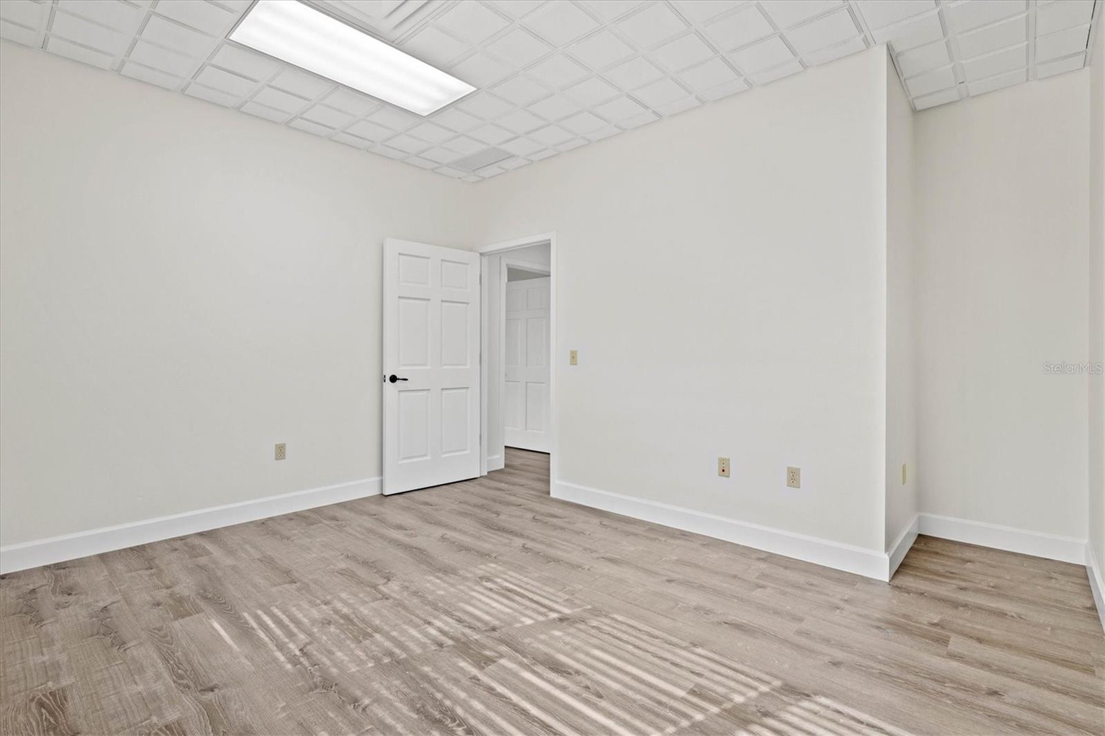 Image 11 of 39 For 234 Rhodes Avenue 105