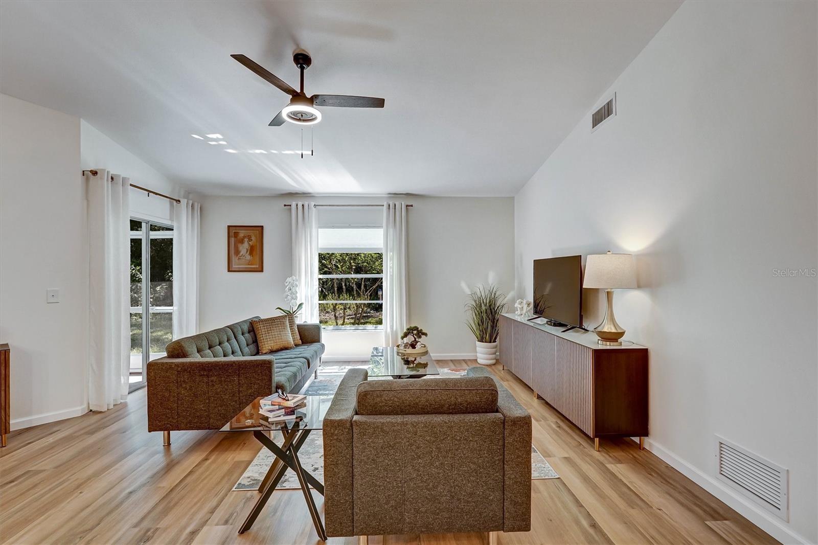 Image 10 of 18 For 3925 Oakhurst Boulevard
