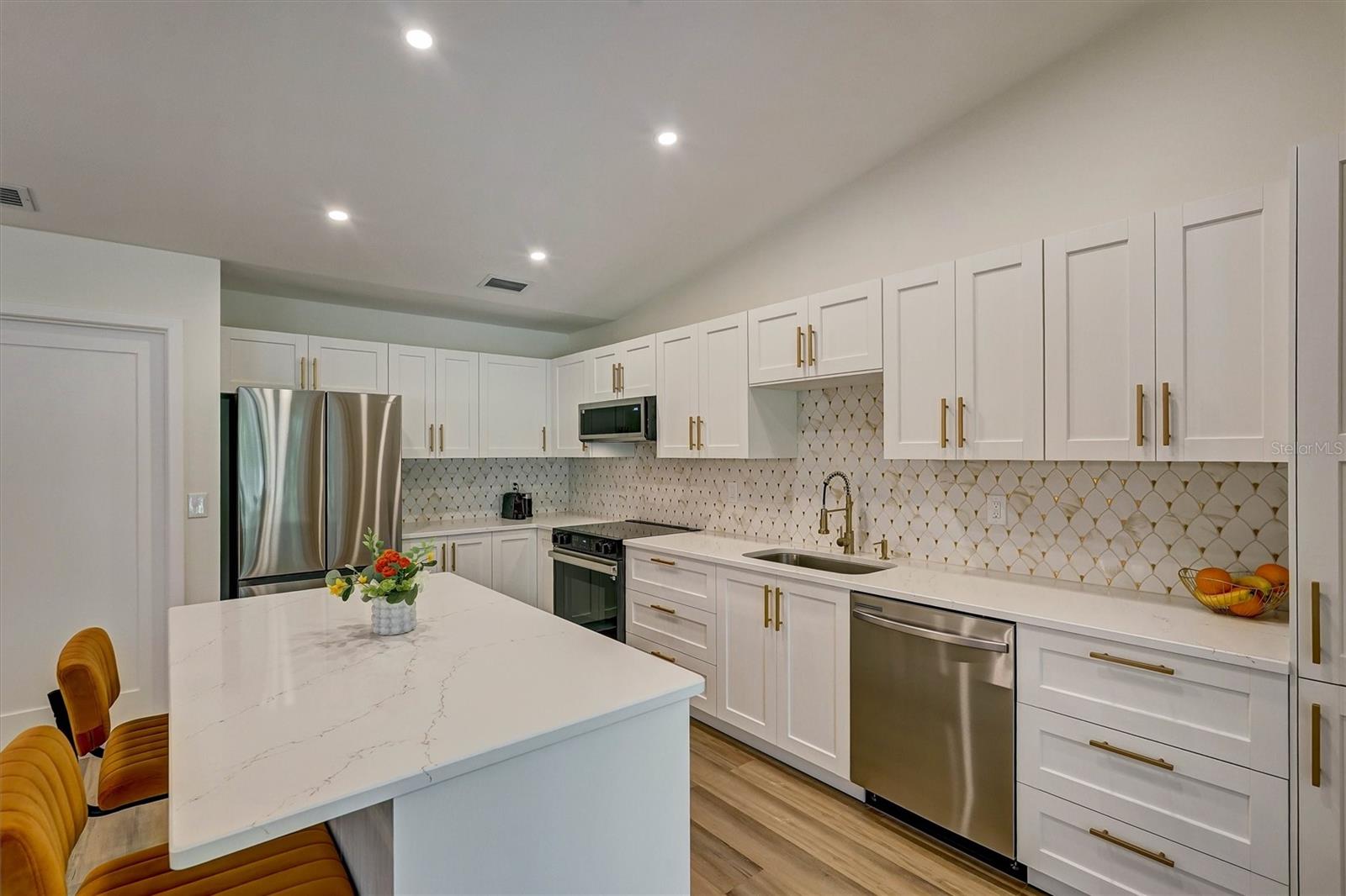 Image 5 of 18 For 3925 Oakhurst Boulevard