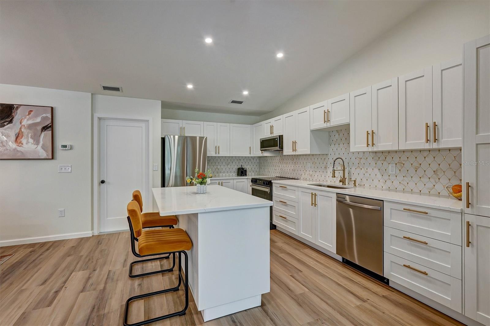 Image 6 of 18 For 3925 Oakhurst Boulevard