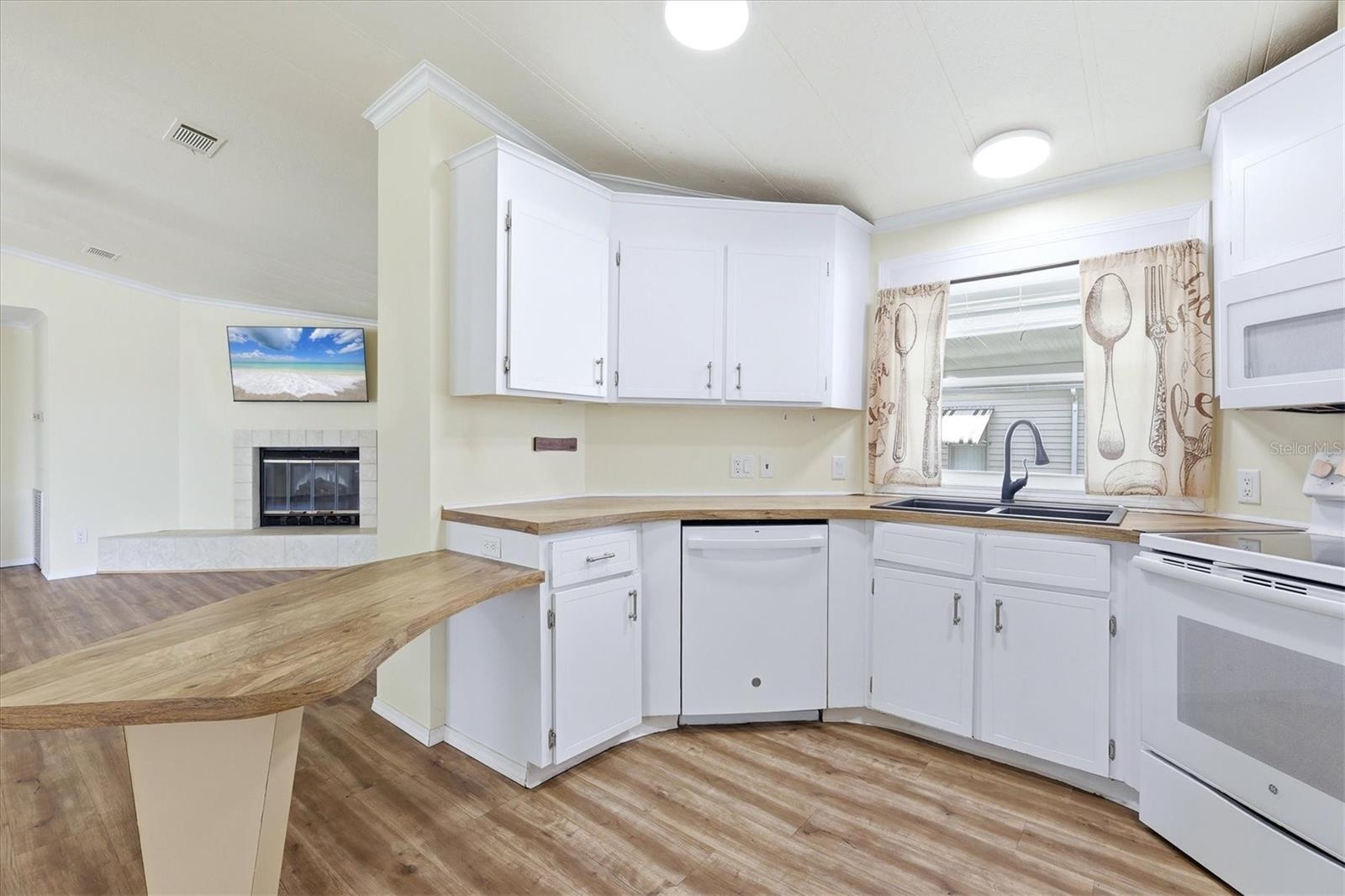 Image 11 of 47 For 4308 13th Street E