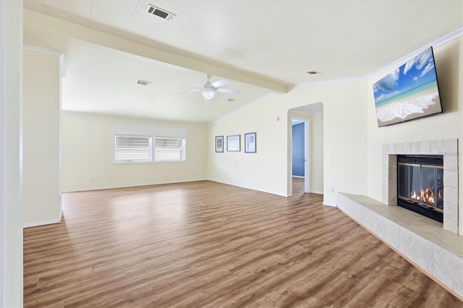 Image 5 of 47 For 4308 13th Street E
