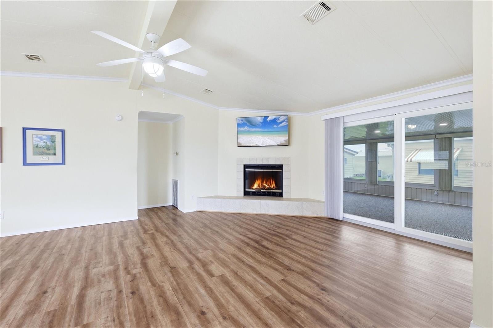 Image 6 of 47 For 4308 13th Street E