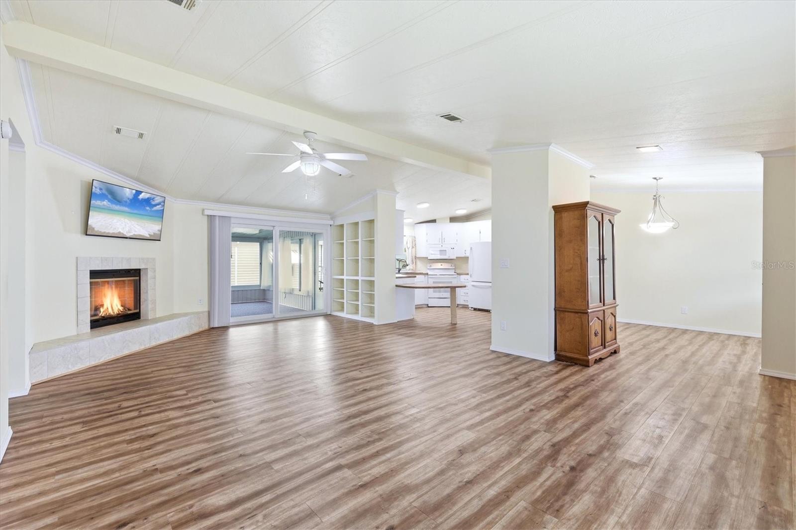 Image 7 of 47 For 4308 13th Street E