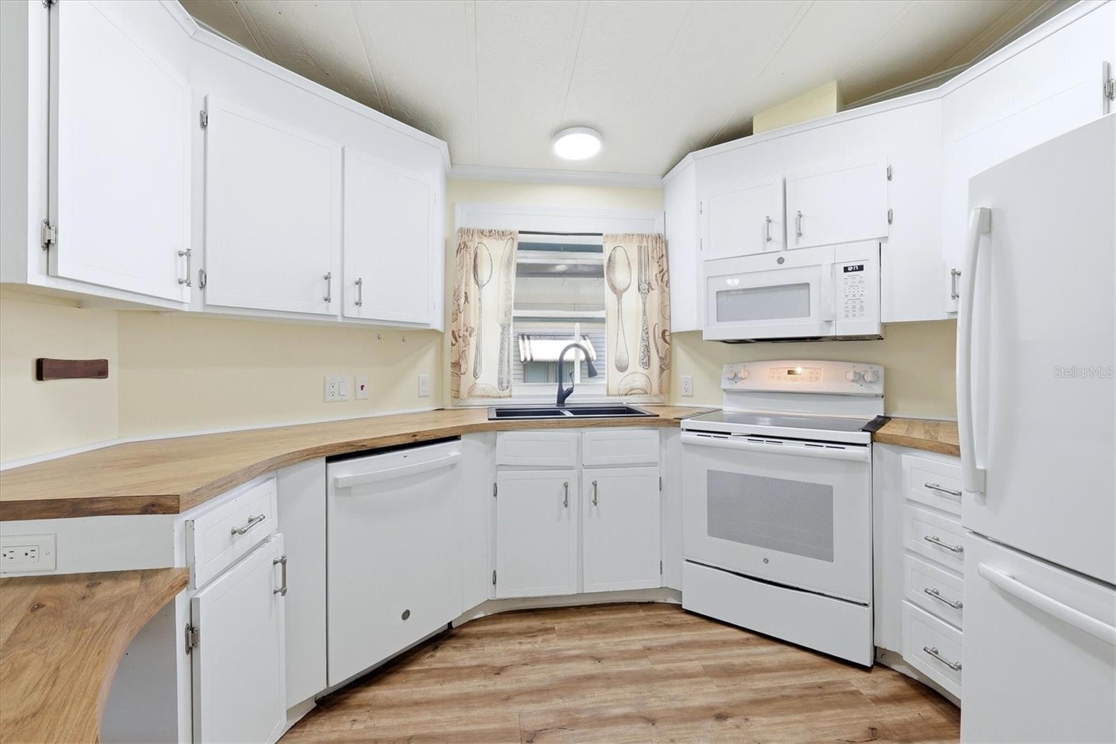 Image 9 of 47 For 4308 13th Street E