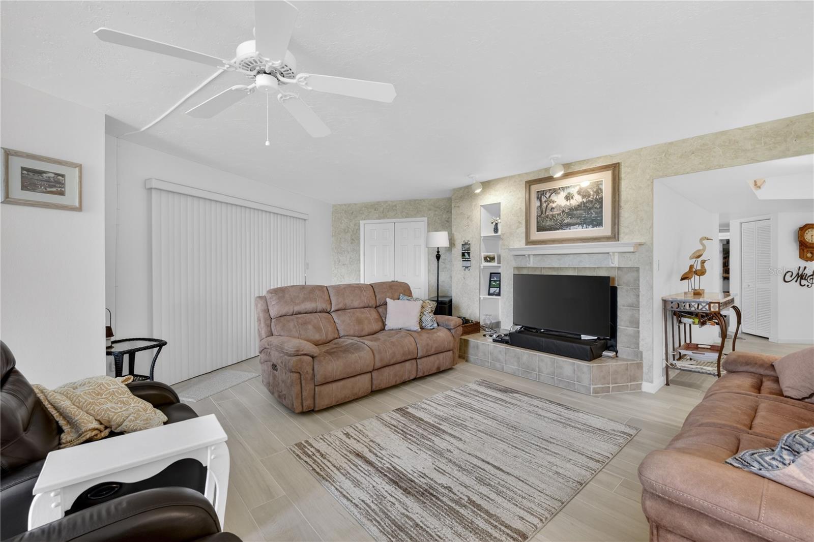 Image 17 of 57 For 25188 Marion Avenue E208