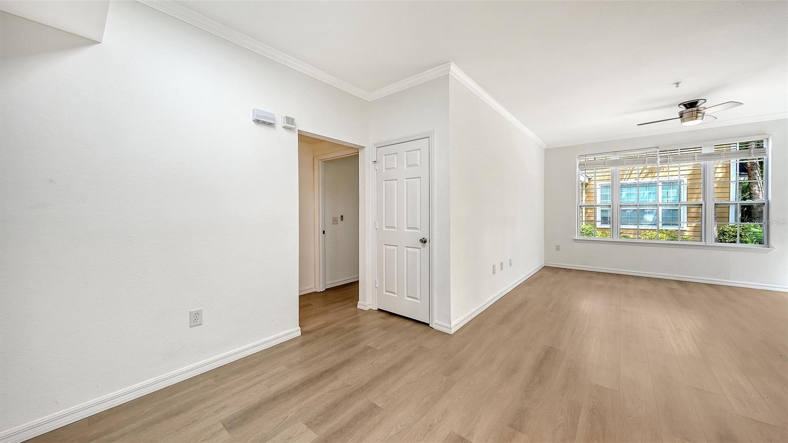 Image 11 of 53 For 5561 Rosehill Road 104