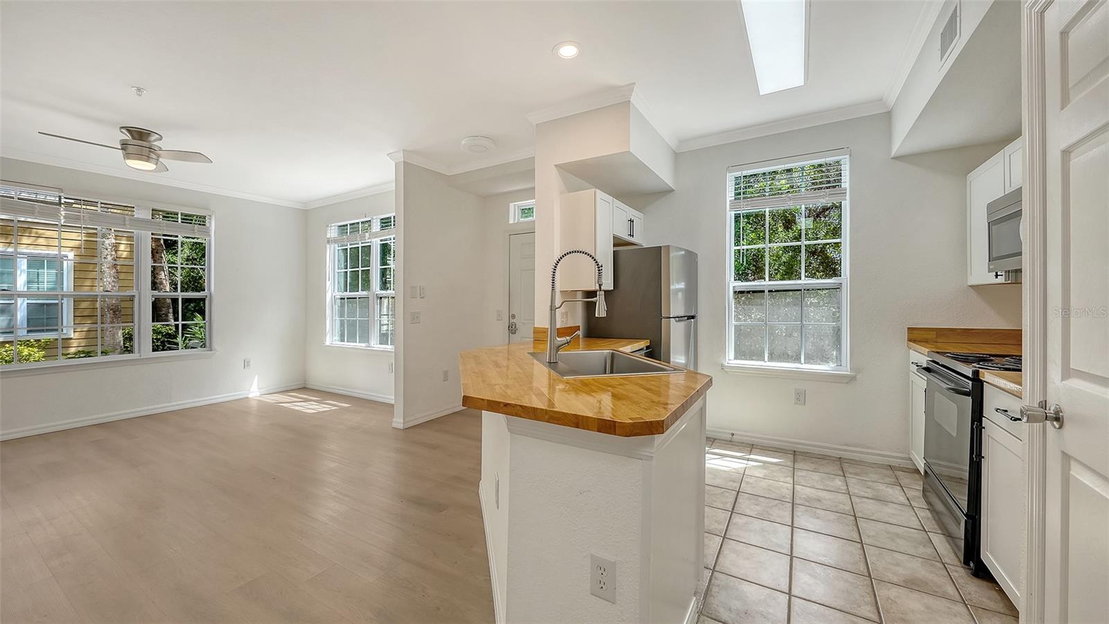 Image 14 of 53 For 5561 Rosehill Road 104