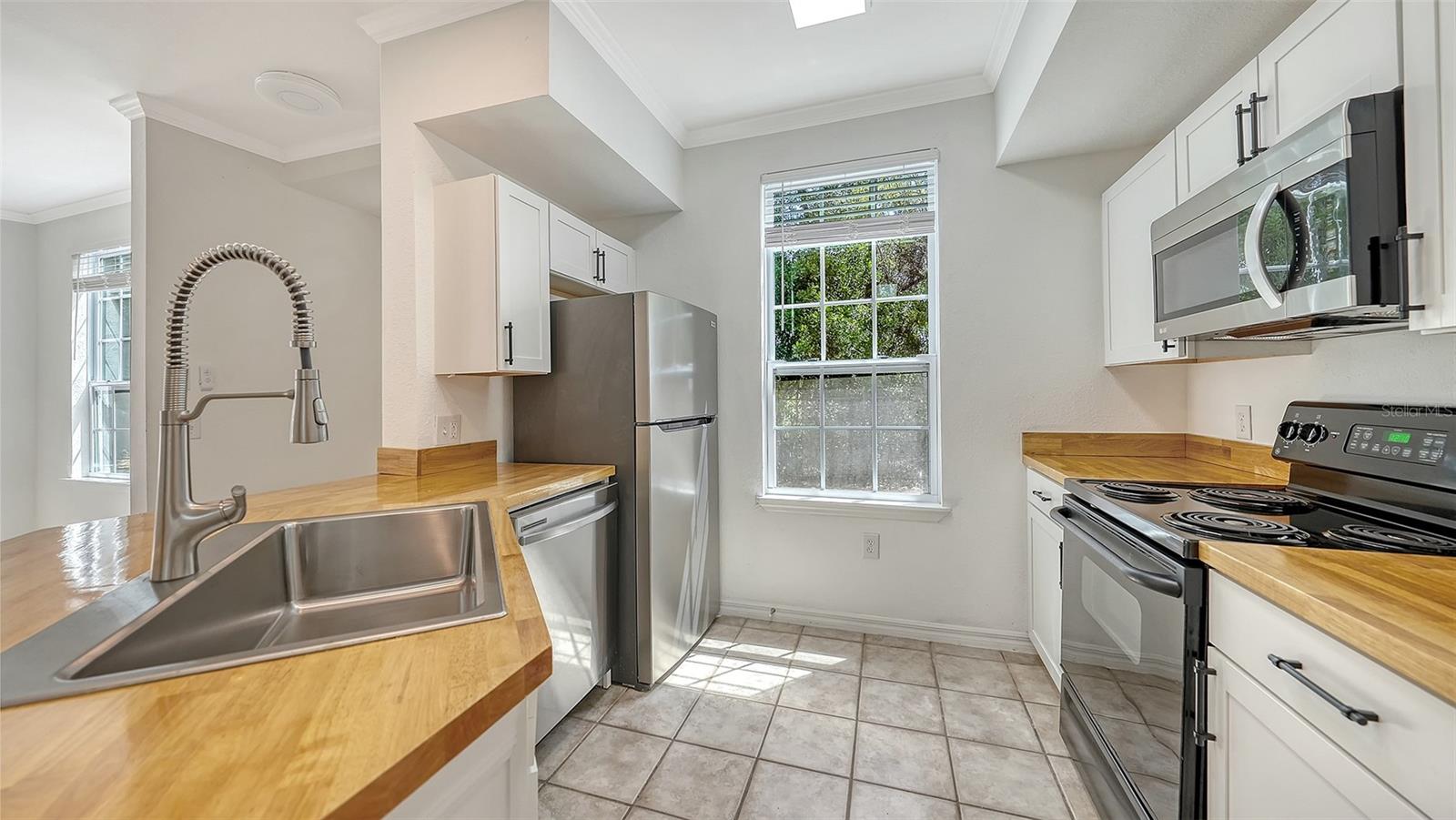 Image 15 of 53 For 5561 Rosehill Road 104