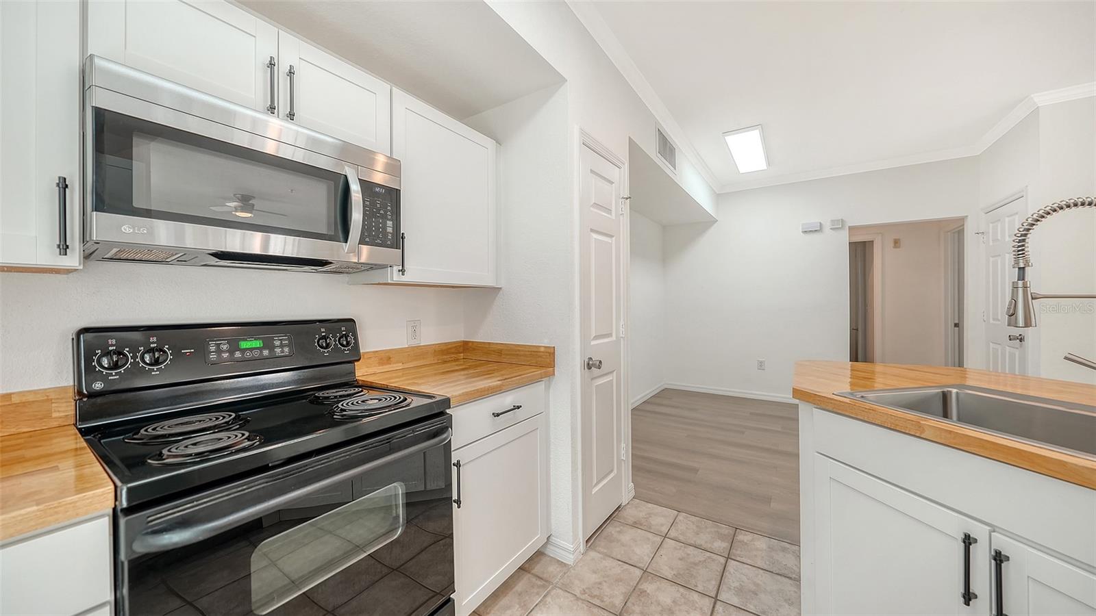 Image 17 of 53 For 5561 Rosehill Road 104