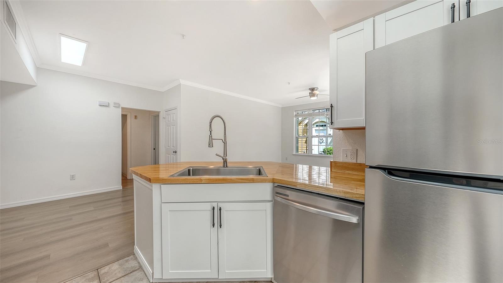 Image 18 of 53 For 5561 Rosehill Road 104