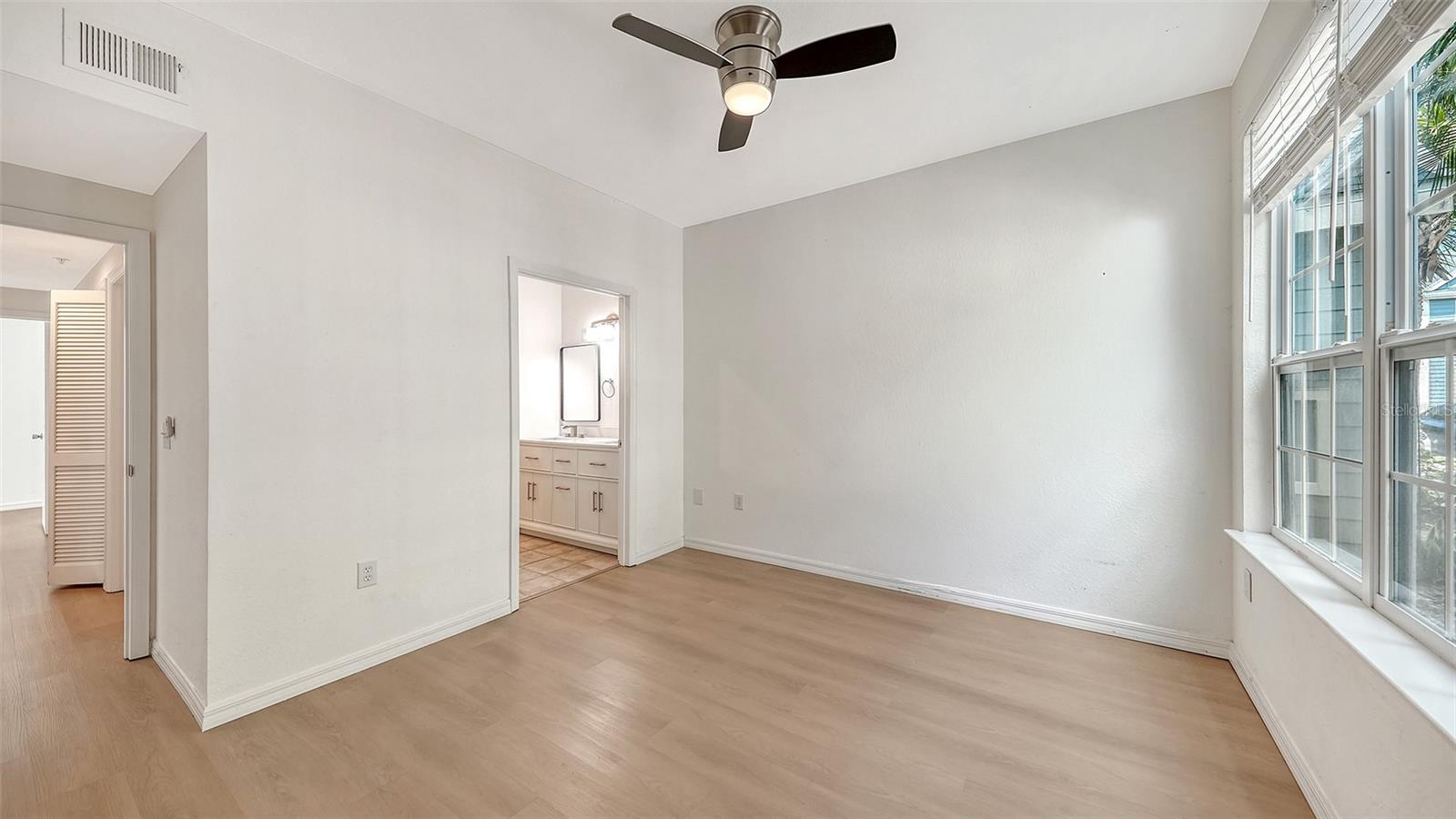 Image 20 of 53 For 5561 Rosehill Road 104