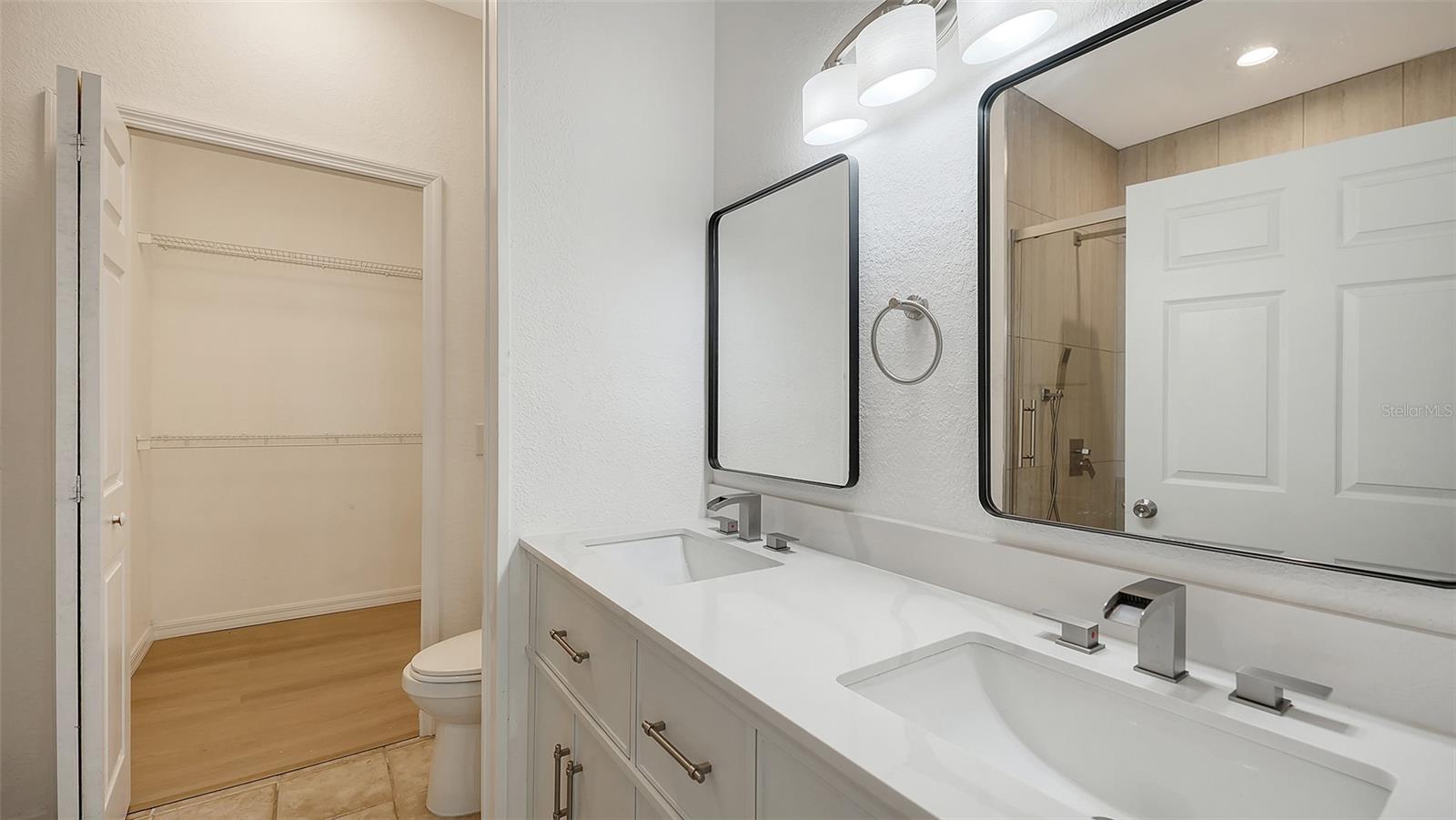 Image 23 of 53 For 5561 Rosehill Road 104